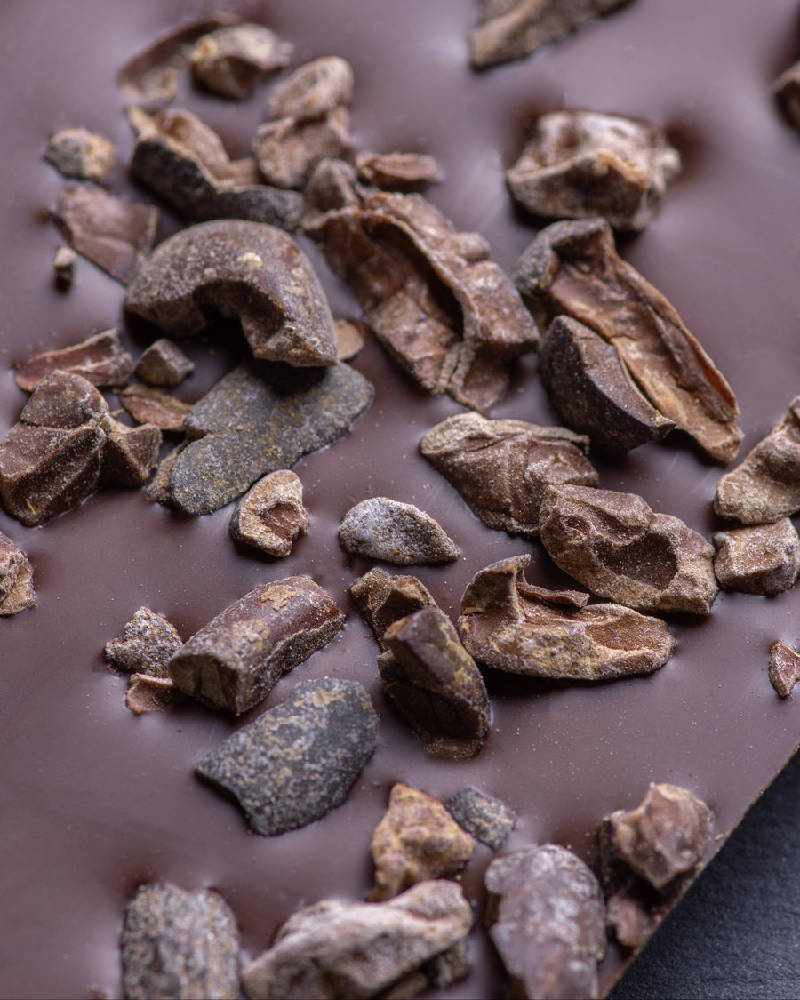 Elly Momberg, 56% ChocDelight Zartbitterschokolade mit Kakaonibs, Keto‑Schokolade; nur 1,8 g Zucker/100 g, ohne Zuckerzusatz, vegan, glutenfrei, für Diabetiker geeignet, ketogene Diät, abnehmen
56% ChocDelight dark kakao nibs chocolate bar, keto chocolate, only 1,8 g sugar/100g, no added sugar, vegan, gluten free, diabetics, keto diet, bar of chocolate