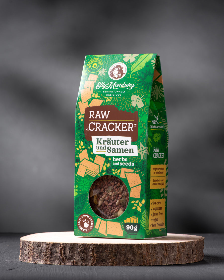 Raw Cracker von Elly Momberg mit Kräuter und Samen.