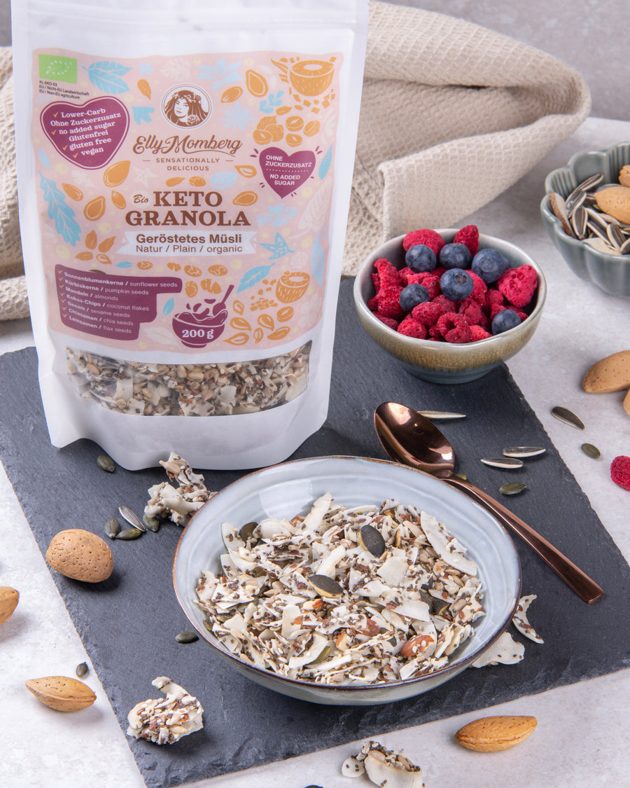 Bio Keto Granola Müsli mit Kokosflocken, Mandeln, Saaten und Chiasamen von Elly Momberg
