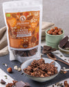Bio Keto Granola mit Kakao, Haselnüssen, Kokos-Chips und Kakaonibs von Elly Momberg