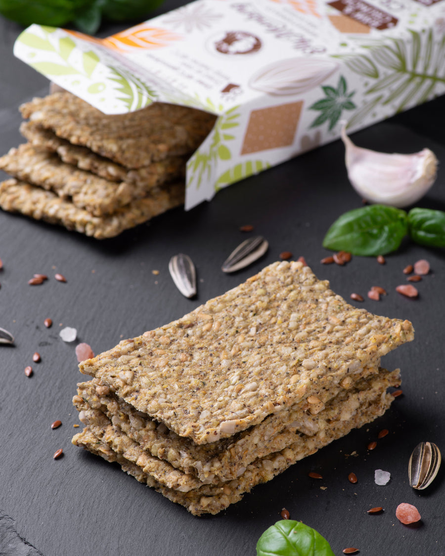 Bio Raw Kräckers, Knäckebrot, Snack, Buchweizen & Hanf; ohne Zuckerzusatz, vegan und glutenfrei. 
