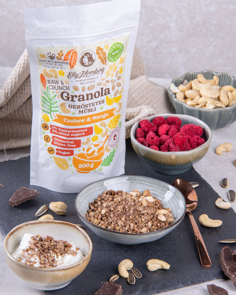 Bio Rohkost Granola mit Cashew, Mango und Carob vom Johannisbrotbaum. Rohkost ohne Zuckerzusatz. 