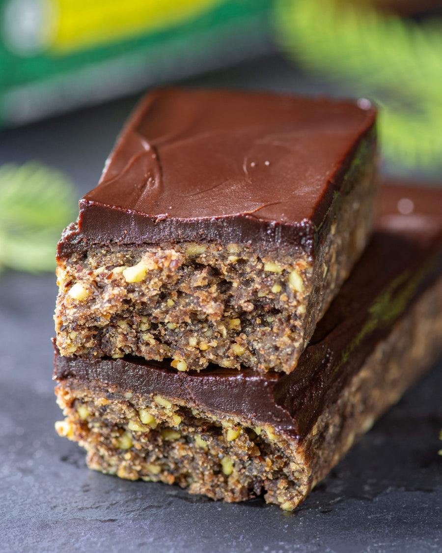 Energie Riegel, Power, Rohkost, Protein, Eiweiß, Pre Workout, Sport, Fitness, laktosefrei, vegan, glutenfrei, ohne Zuckerzusatz, Carob, Johannisbrotkernbaum, Dattel, Elly Momberg, Bio, Organic, Hanf, Himbeer, Haselnüsse