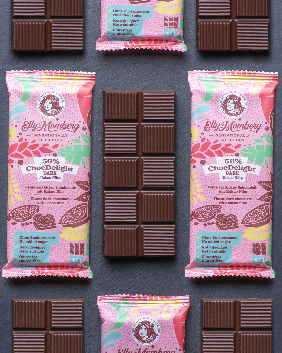 Schokoladentafel mit 56% dunkler Schokolade und Kakao Nibs
