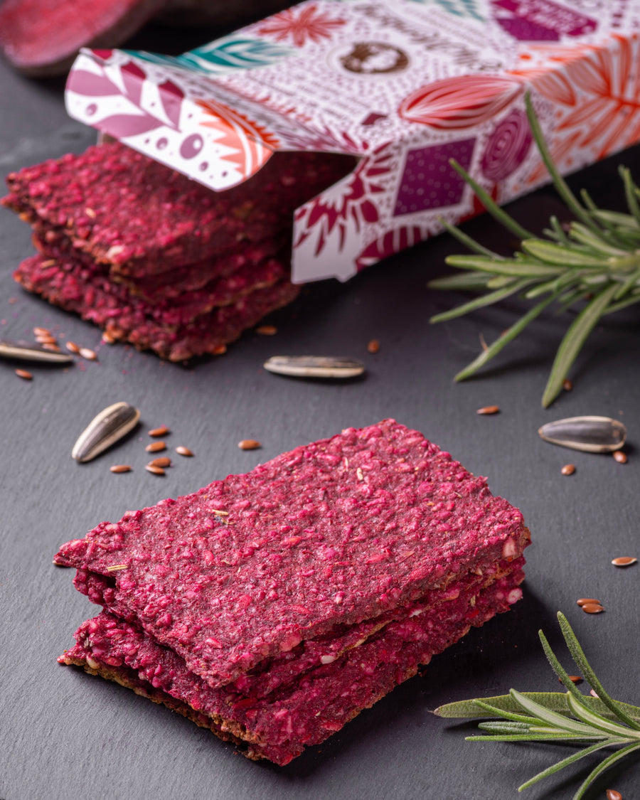 Rote‑Bete‑Crackers mit Kümmel, Bio Raw Crackers; ohne Zuckerzusatz, vegan, glutenfrei, für Diabetiker geeignet, Elly Momberg

Organic Beetroot crackers with sunflower seeds and rosemary, Organic Raw Crackers, no added sugar, vegan, gluten free, diabetics