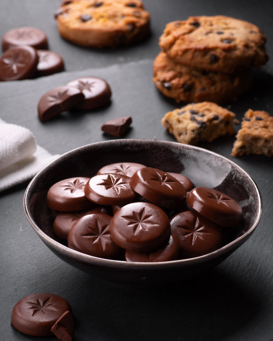 Elly Momberg, Schokotropfen zum Backen und für Desserts; Snack, zuckerfrei, vegan, glutenfrei, keto, kohlenhydratreduziert, Diabetiker, Diät, Abnehmen laktosefrei, Lebensmittelallergie, Allergiker

Elly Momberg, chocolate drops for baking, desserts, treat, keto, sugar free, vegan, gluten free, lower carb