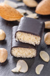 Muttertags Lieblings-Geschenkset  – Ein Geschenk von Herzen – Haselnusspralinen, Schokoladenriegel, Marzipan, Keto-Zartbitterschokolade, handgemachte Schokoladenkreationen, HERZ