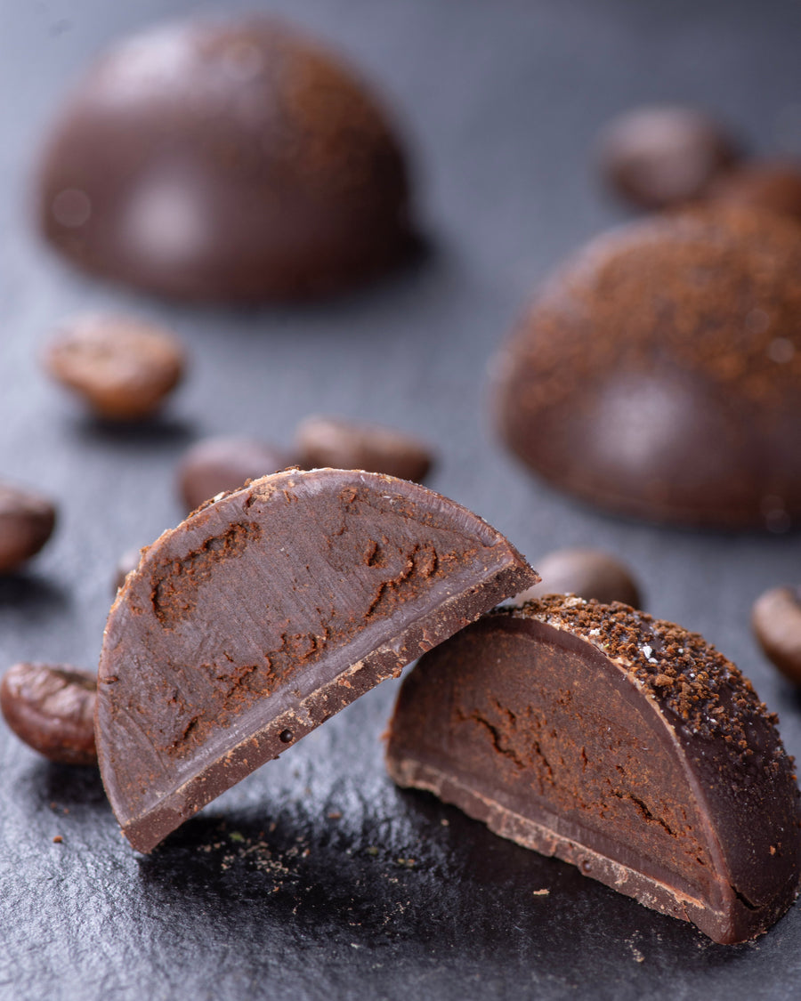 Elly Momberg Pralinen Pistazie, Haselnuss, kokos, Kaffee, ohne Zuckcerzusatz, vegan, glutenfrei, keto freundlich, zuckerfrei, Diabetiker, abnehmen

Truffles pralines, hazelnut, coconut, pistachio, coffee, keto, ketogenic diet, sugar-free/no added sugar, vegan, gluten-free, chocolate, diabetics, loose weight