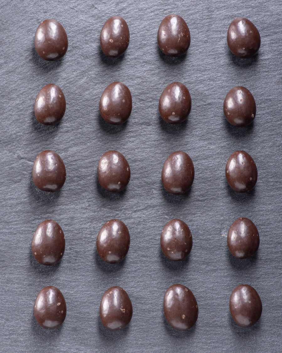 Elly Momberg, dragees, chocolate, treat, keto, sugar free, vegan, gluten, gift, coated nuts, raspberry, almonds, hazelnuts, orange chocolate slices, dark chocolate

Elly Momberg Dragees – Schokolade, zuckerfrei, vegan, glutenfrei; Keto‑Snack.
schokolierte Nüsse: Himbeere, Mandeln, Haselnüsse.
Orangenschokoladen‑Scheiben, Zartbitterschokolade.
Perfekt als Geschenk / süße Nascherei.
