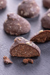 Bio Pralinen, Trüffel, Haselnuss, Kakao Nibs, Keto, vegan,  ohne Zuckerzusatz, glutenfrei, Ketodiät, Ketoernährung, ohne Zucker, zuckerfrei, Schokoalde, Diabetiker, Elly Momberg

Organic Truffles pralines, hazelnut, keto, ketogenic diet, sugar-free/no added sugar, vegan, gluten-free, chocolate, diabetics