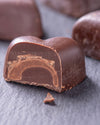 Muttertags Lieblings-Geschenkset  – Ein Geschenk von Herzen – Haselnusspralinen, Schokoladenriegel, Marzipan, Keto-Zartbitterschokolade, handgemachte Schokoladenkreationen, HERZ