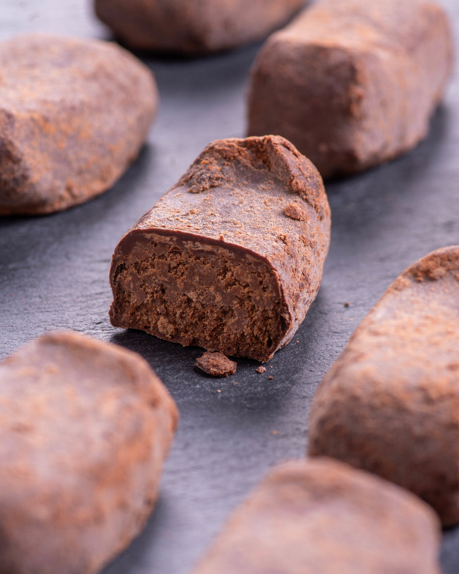 Trüffel mit Haselnuss, Pralinen, Keto, Ketodiät, Ketoernährung, ohne Zucker, zuckerfrei, vegan, glutenfrei, Schokoalde, Elly Momberg

Truffles with hazelnut, pralines; keto, ketogenic diet, sugar-free/no added sugar, vegan, gluten-free, chocolate.