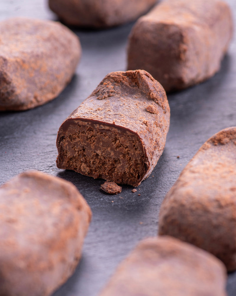 Trüffel mit Haselnuss, Pralinen, Keto, Ketodiät, Ketoernährung, ohne Zucker, zuckerfrei, vegan, glutenfrei, Schokoalde, Elly Momberg

Truffles with hazelnut, pralines; keto, ketogenic diet, sugar-free/no added sugar, vegan, gluten-free, chocolate.