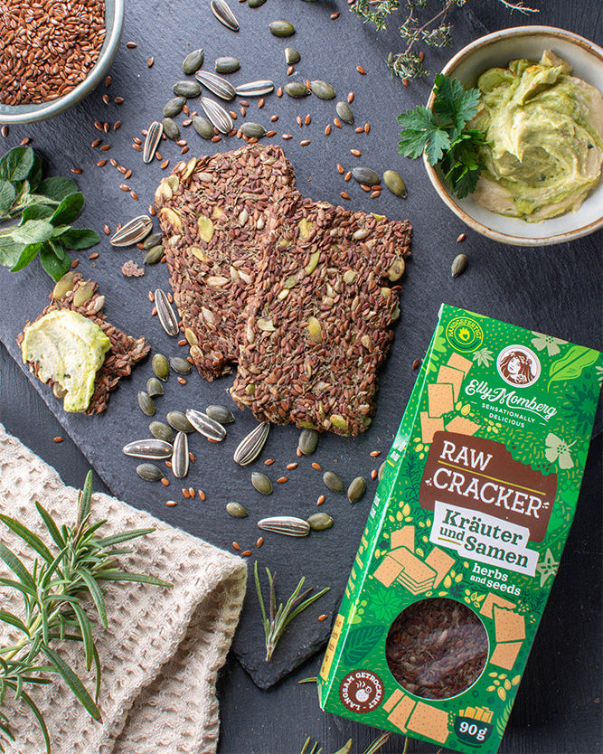 Raw Cracker mit Kräuter und Samen