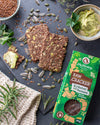 Raw Cracker mit Kräuter und Samen