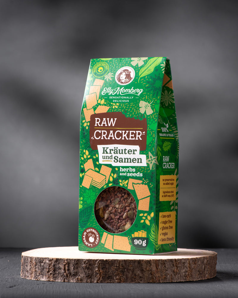 Raw Cracker von Elly Momberg mit Kräuter und Samen. 