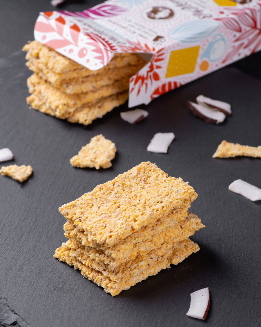 Rohkost-Bio-Kekse mit Sanddorn – ohne Zuckerzusatz und glutenfrei für Diabetiker geeignet von Elly Momberg. Zeigt Verpackung und Kekse
