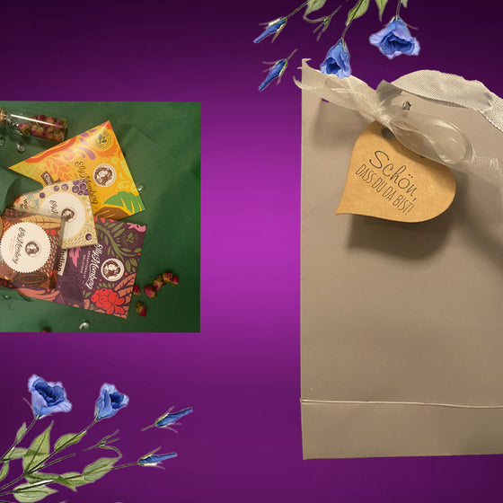 Valentin Gift Bag with bars of chocolate, chocolate drops, rosebuds