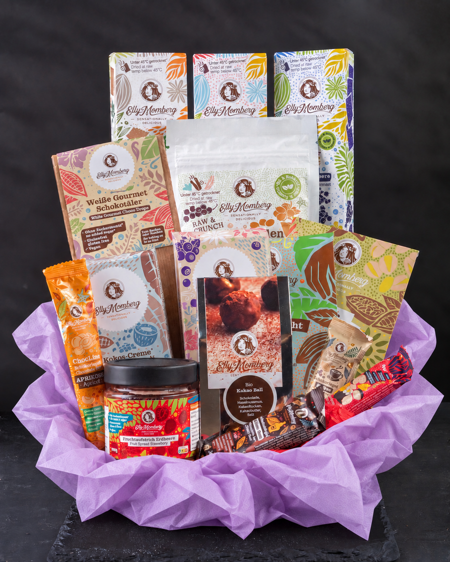 Geburtstags Geschenk Tasche für Allergiker und Diabetiker, ohne Zuckerzusatz, vegan, glutenfrei. Bild zeigt die einzelnen Produkte wie Schokolade, Snacks, Cracker, Kekse und Pralinen