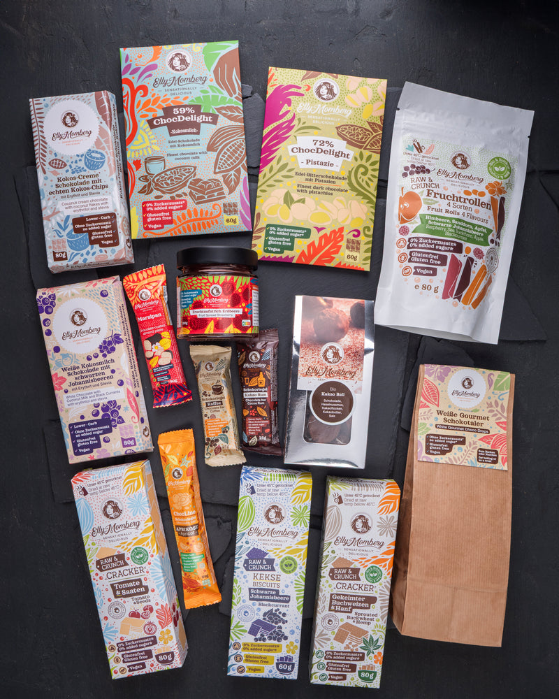 Geburtstags Geschenk Tasche für Allergiker und Diabetiker, ohne Zuckerzusatz, vegan, glutenfrei. Bild zeigt die einzelnen Produkte wie Schokolade, Snacks, Cracker, Kekse und Pralinen