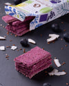 Bio Rohkost Kekse mit schwarzen Johannisbeeren, ohne Zuckerzusatz und glutenfrei von Elly Momberg, für Diabetiker. Zeigt Verpackung und Kekse 

